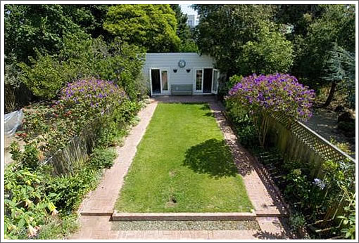 148 16th Avenue: The cottage out back