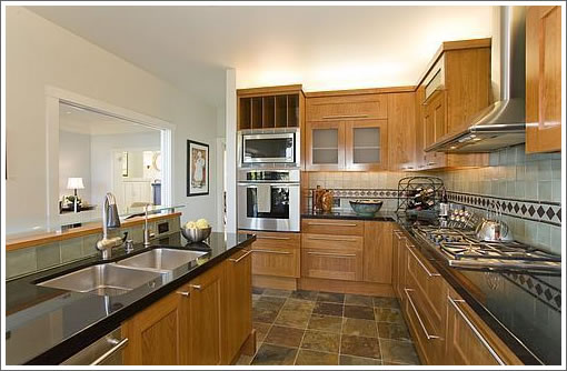 480 Duncan: Kitchen