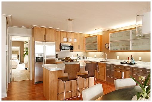 2828 Greenwich: Kitchen