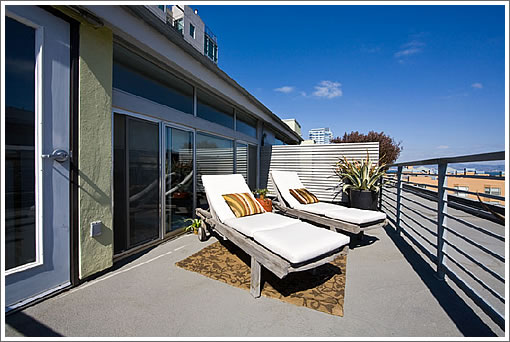 540 Delancy #401: Roof Deck