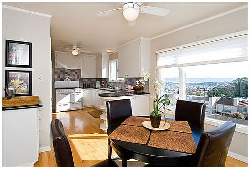 714 Duncan: Kitchen, Dining and View