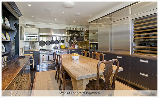 1023 Vallejo: Kitchen