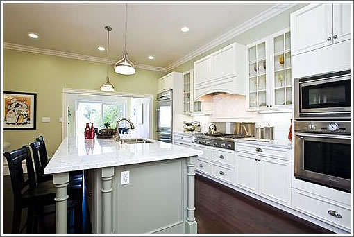 2011 Golden Gate Avenue: Kitchen