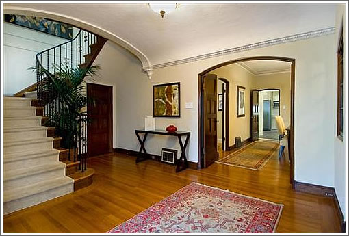 2215 Lake Street Foyer