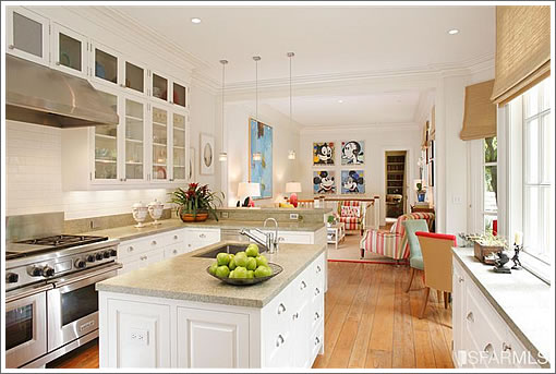 2209 Pacific: Kitchen