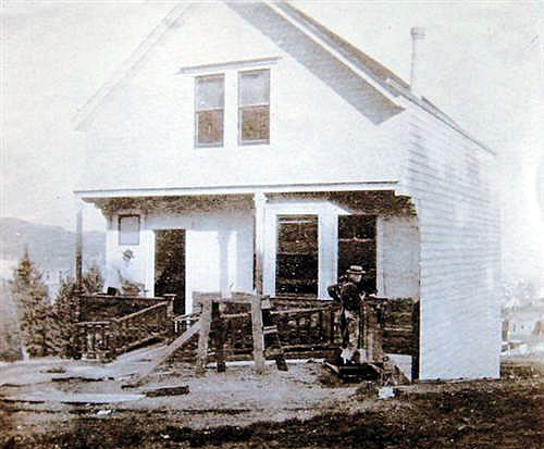 437 Hoffman circa 1905