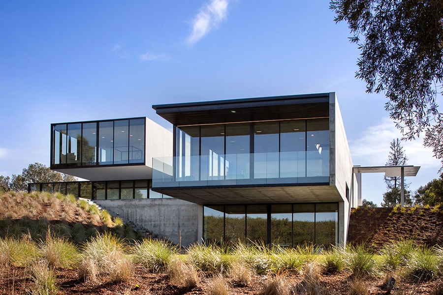 Modern Silicon Valley Mansion Finally Fetches $1,300 Per Foot