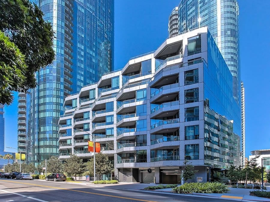 Another Luxury Condo Trades at a Loss, As Advertised